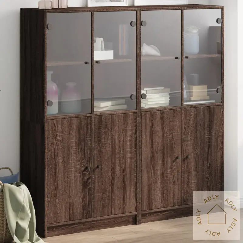 Bokhylle Med Dører Brun Eik 136X37X142 Cm Konstruert Tre