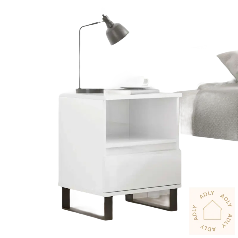 Elegant nattbord med praktisk skuff og svarte metallben perfekt for moderne møbler