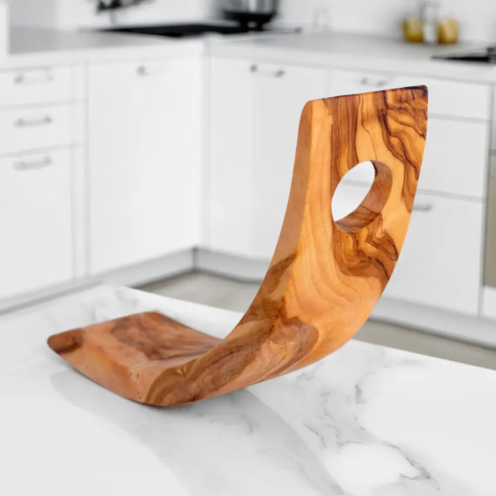 Olivewood cookbook stand i tunisiske oliventre for daglig bruk