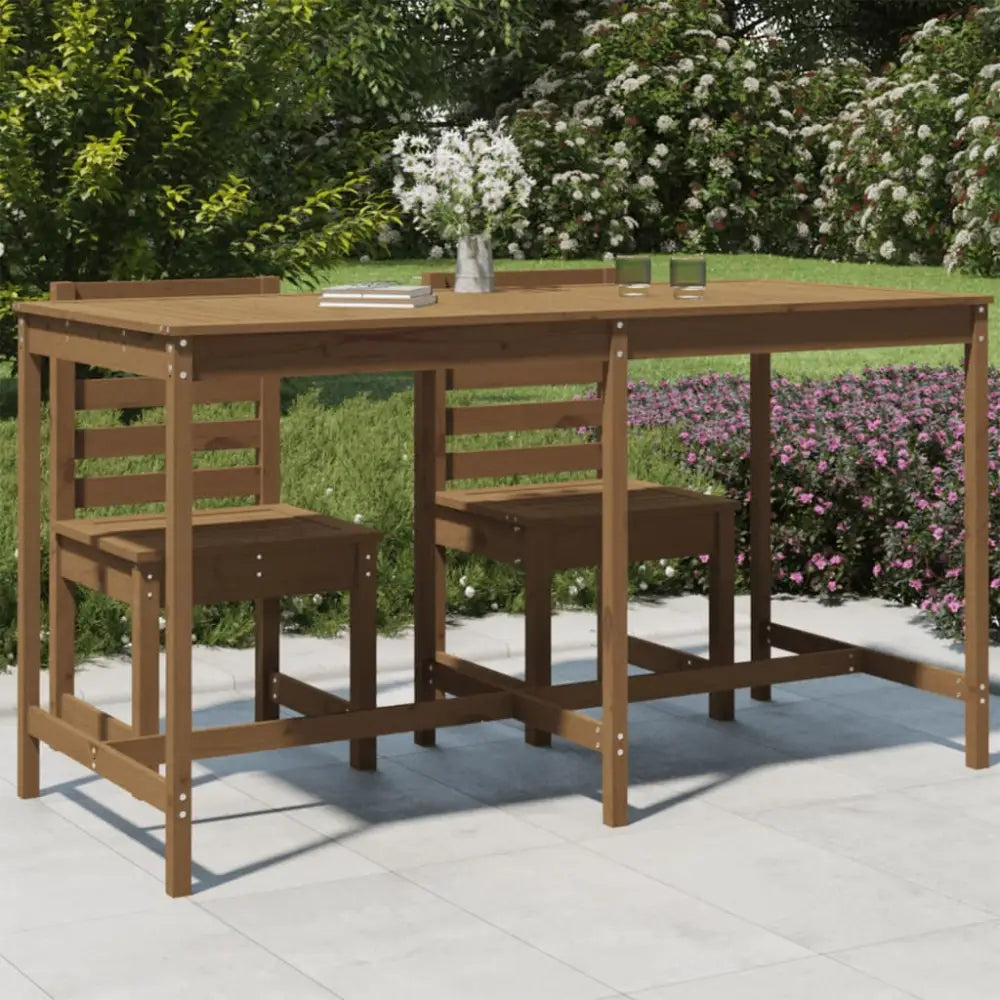 Klassisk hagebord i heltre furu til hage eller terrasse - Hagebord