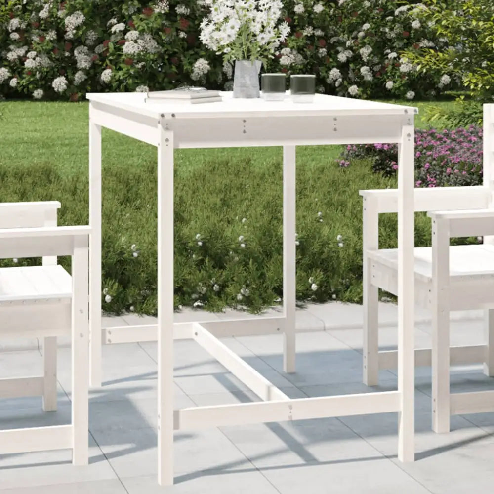 Klassisk hagebord i heltre furu til hage eller terrasse - Hagebord