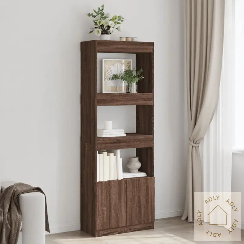 Highboard Brun Eik 63X33X180 Cm Konstruert Tre