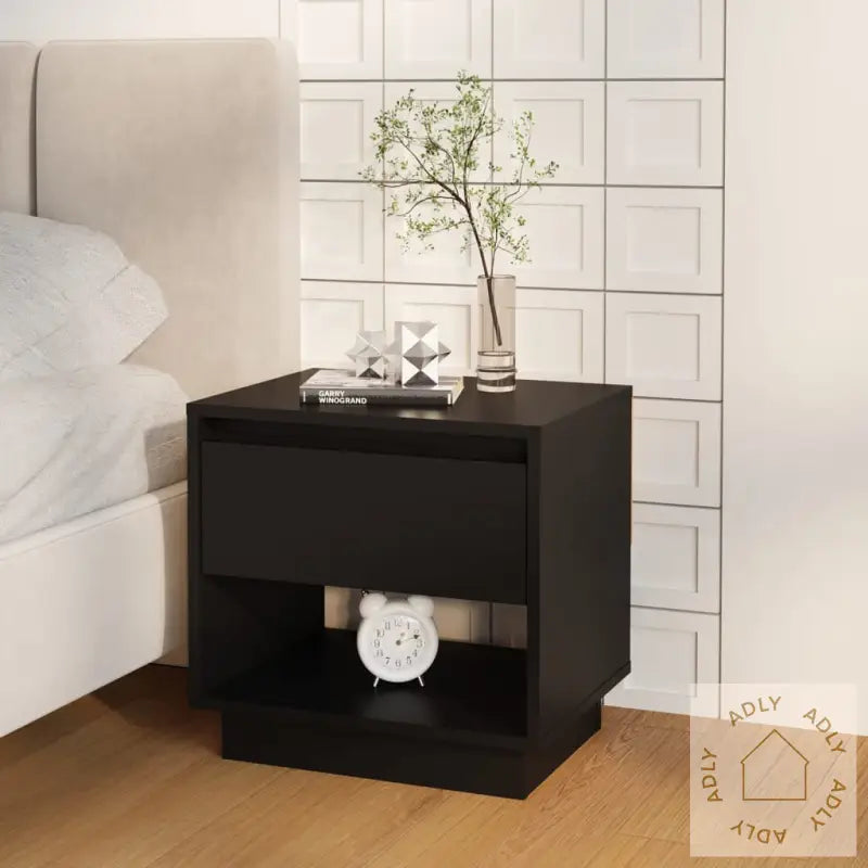 Nattbord Svart 45X34X44 Cm Konstruert Tre