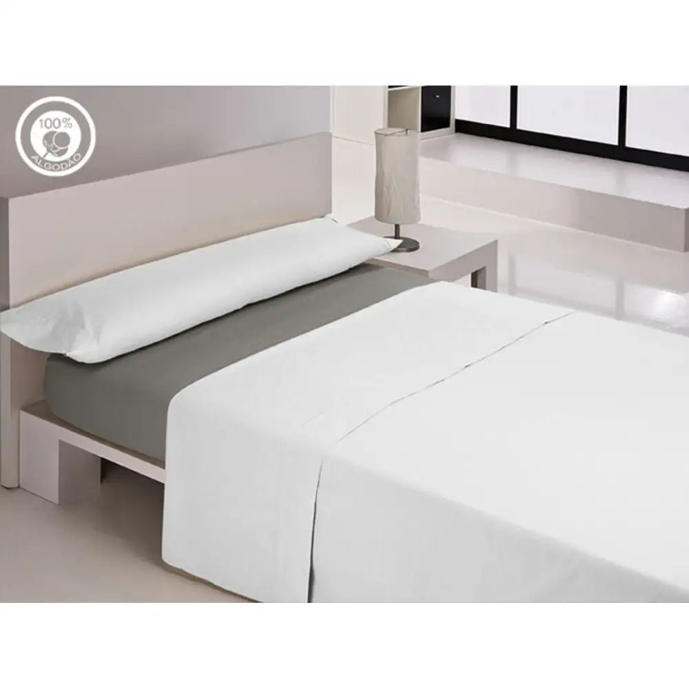 Hvit sengeteppe fra Montert Bunntrekk Happy Home LISOS COTTON til stuen