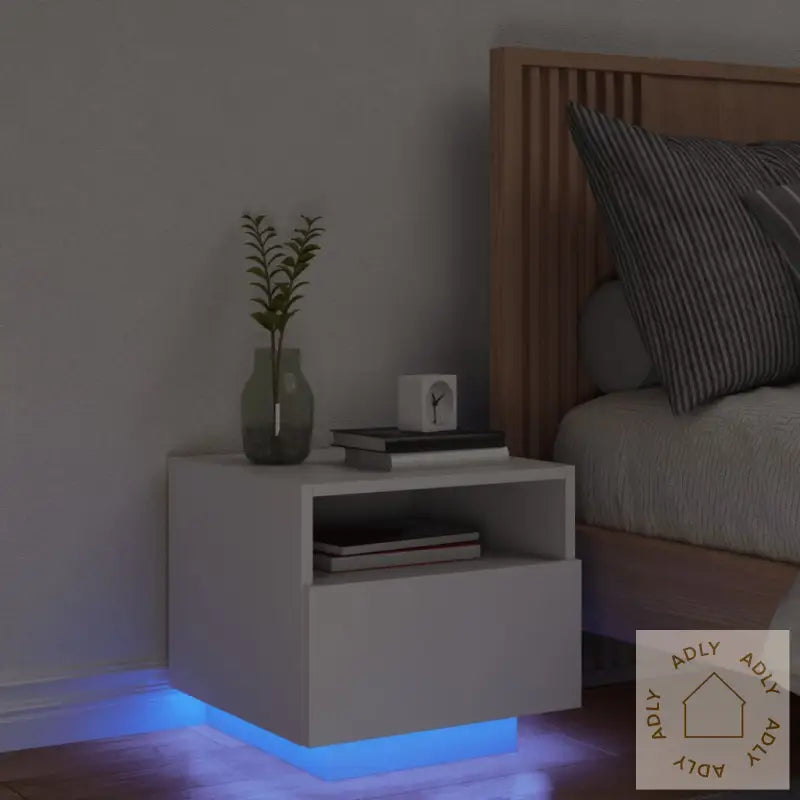 Nattbord Med Led Hvit 40X39X37 Cm