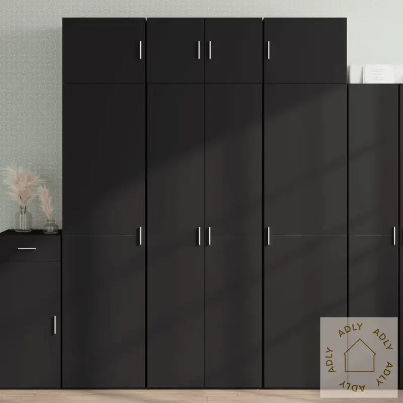 Oppbevaringsskap Svart 70X42,5X225 Cm Konstruert Tre