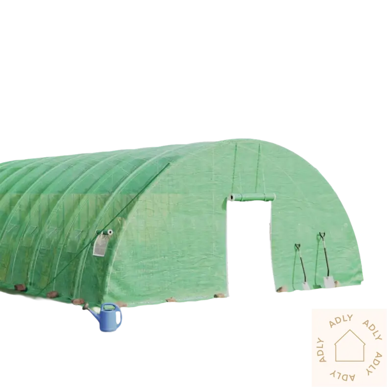 Greenhouse tunnel med åpen dør i romslig drivhus med slitesterkt pe-deksel for plantene dine