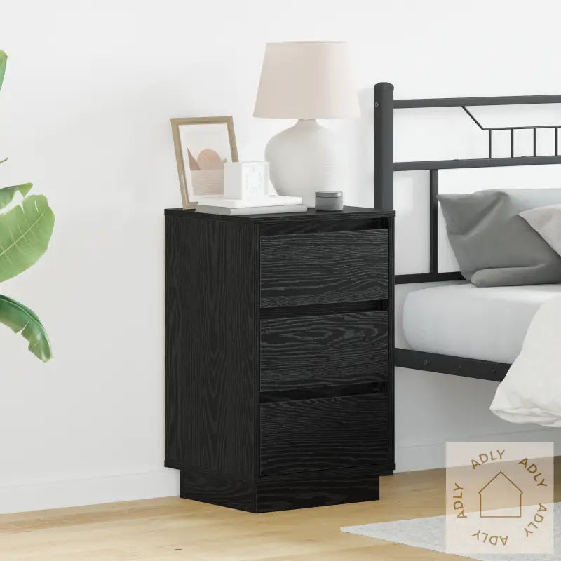 Nattbord Med Led Svart Eik 39X34,5X65 Cm Konstruert Tre