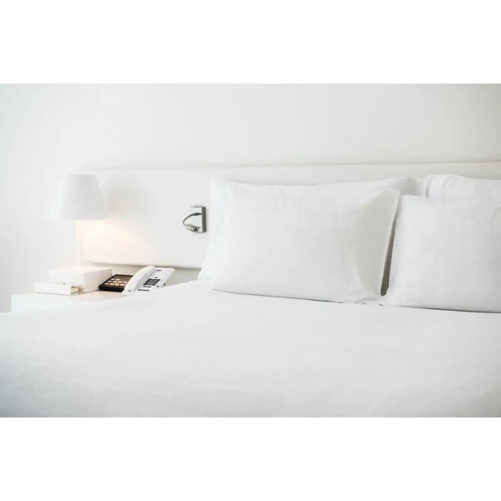 Hvit seng i Topptrekk Hosteline IRIS Premium Hvit for en fresh hotel-look