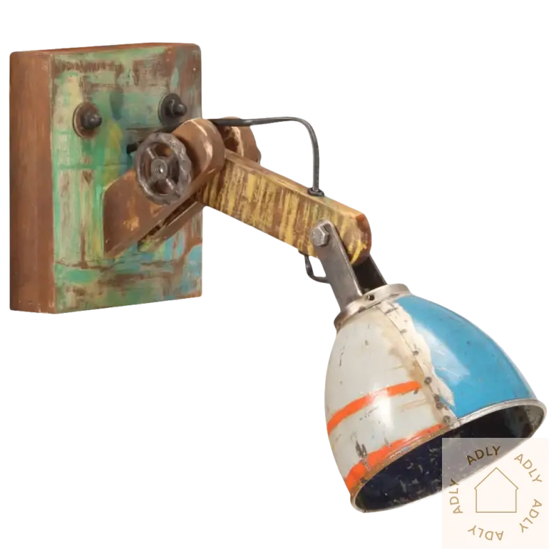 Rustikk vegglampe med justerbar arm i industriell stil og gjenvunnet heltre