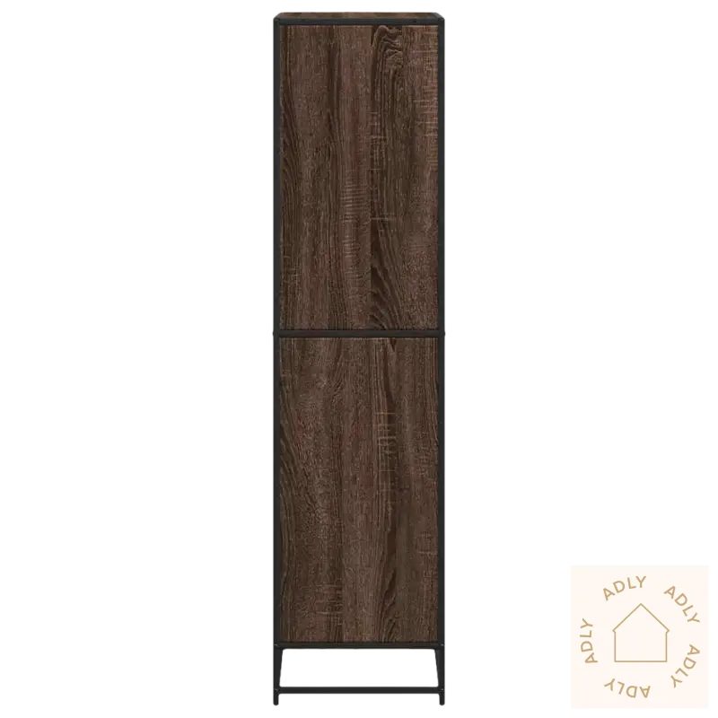 Tall brun eik bokhylle med åpne rom og maksimal lastekapasitet