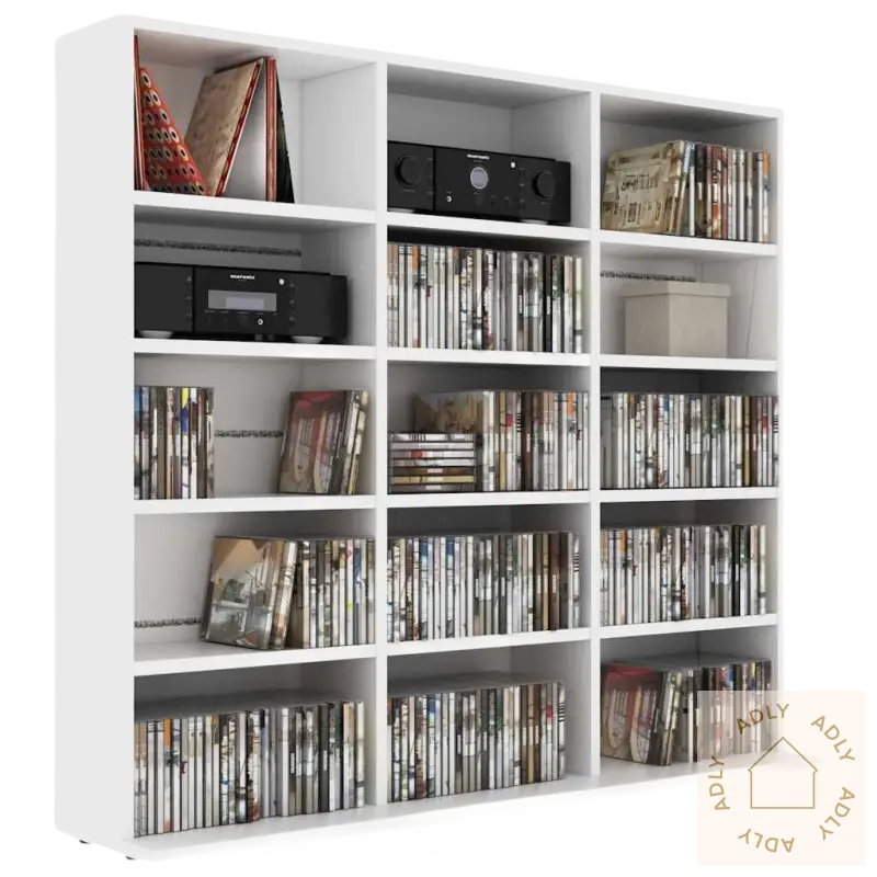 White shelving unit fra Praktisk møbel til åpne rom og stue, perfekt for åpne rom