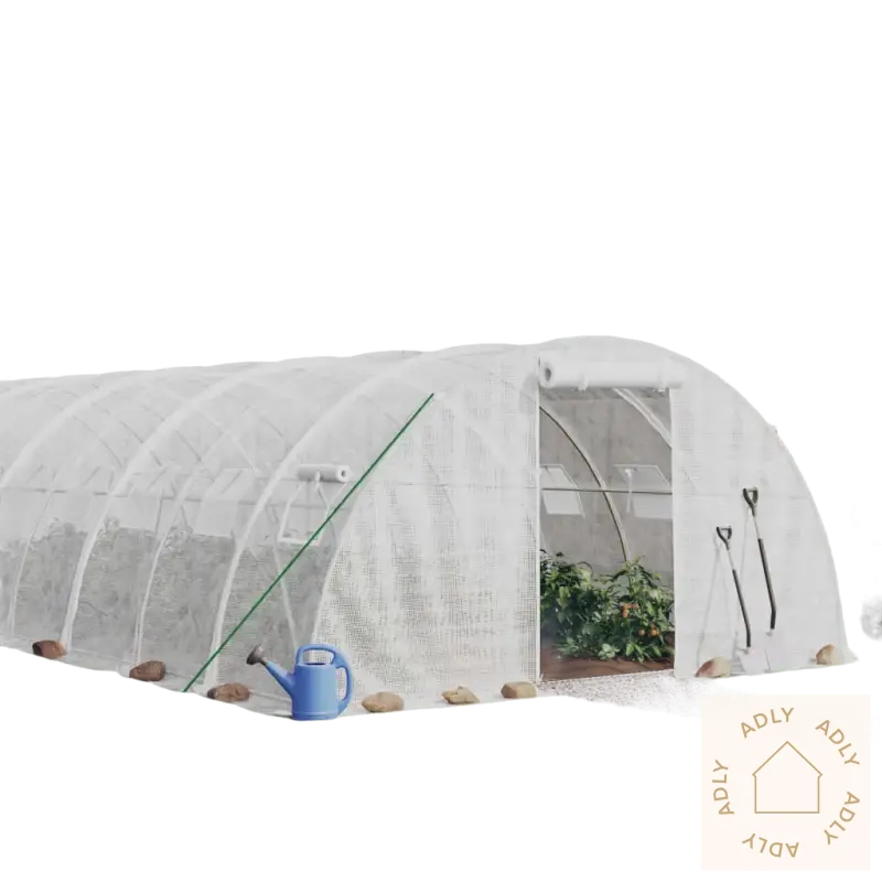 White greenhouse tunnel for å beskytte plantene dine mot vær og rekke til naturen