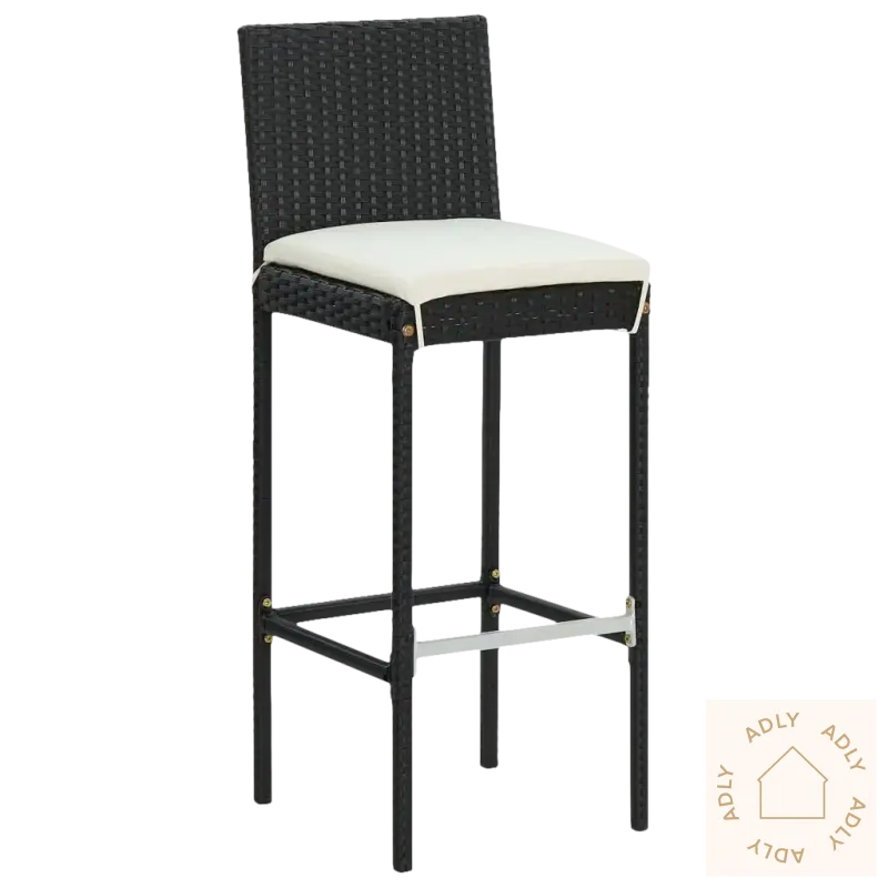 Wicker barstol med hvit pute fra Elegant Hagemøbler Barsett for hage og terrasse
