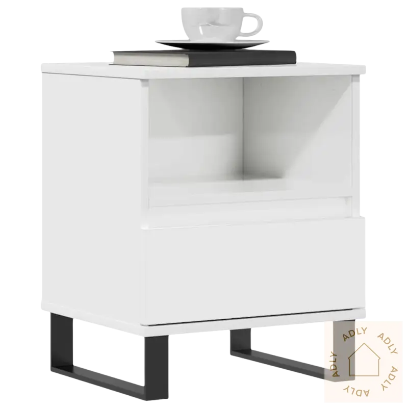 Elegant nattbord med praktisk skuff og svarte ben, perfekt for moderne møbler