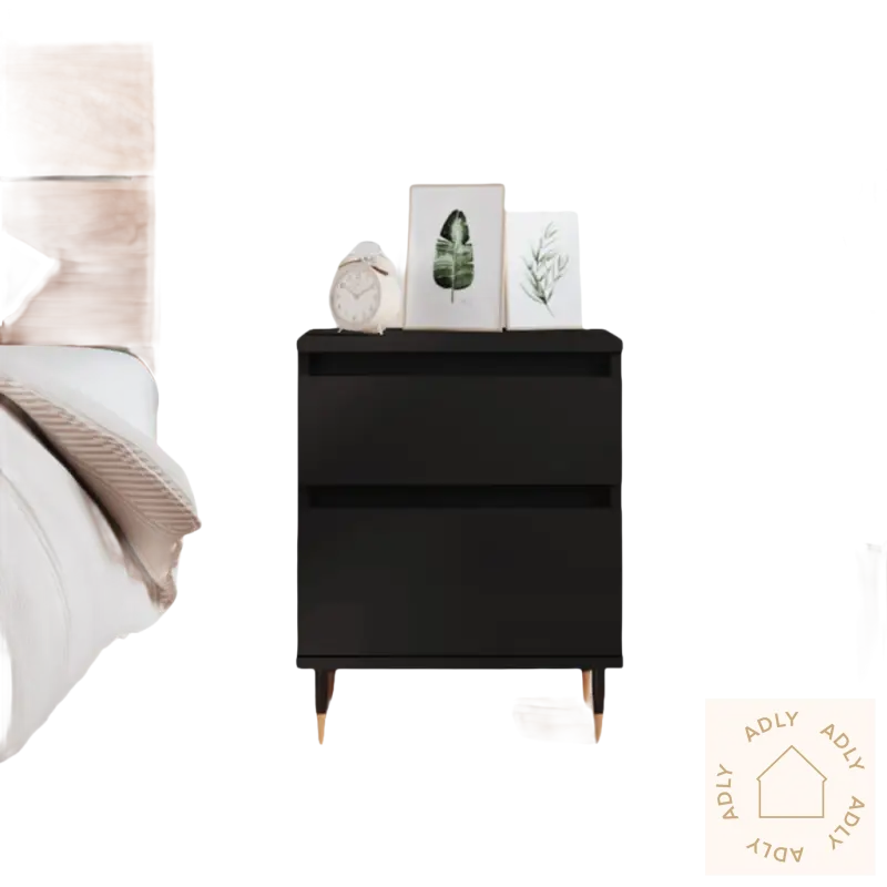 Bild av elegant nattbord med klassisk design, perfekt som hagemøbel og nattlampe