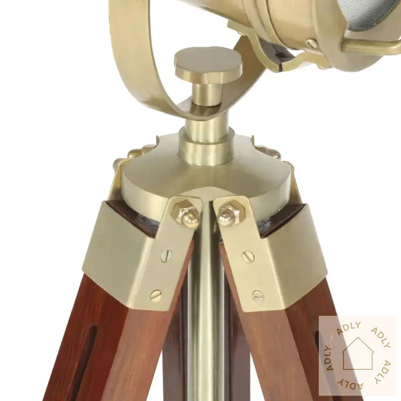 Gulvlampe Med Stativ Heltre Mango 69 Cm