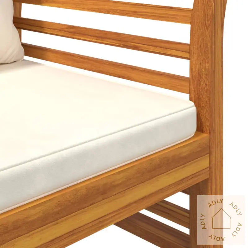 Hagesofagruppe Med Kremhvite Puter 2 Deler Heltre