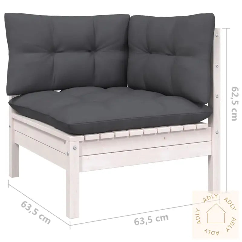 Bild av white trehytte hjørnesofa med grå puter, perfekt heltre furu uteplass