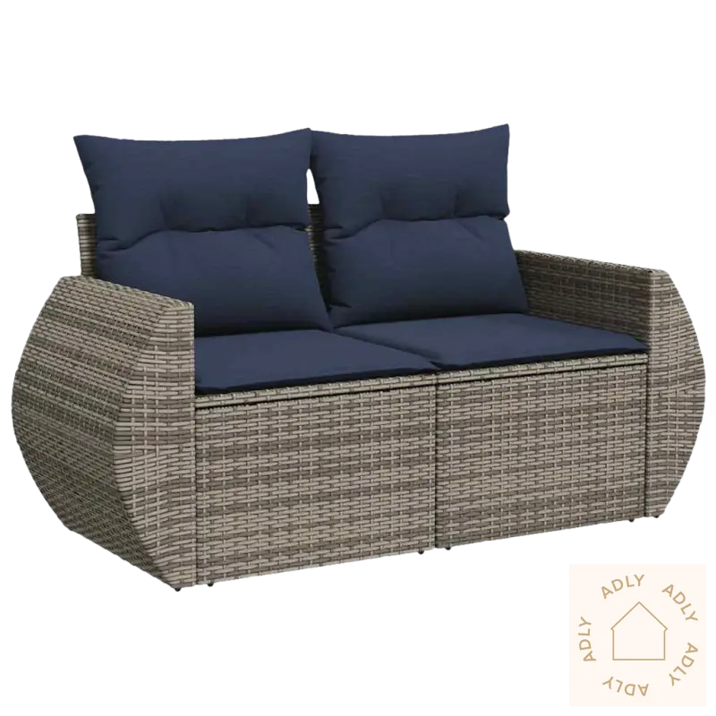 Wicker utendørs loveseat med marineblå puter, laget av grå materialer og pulverlakkert stål