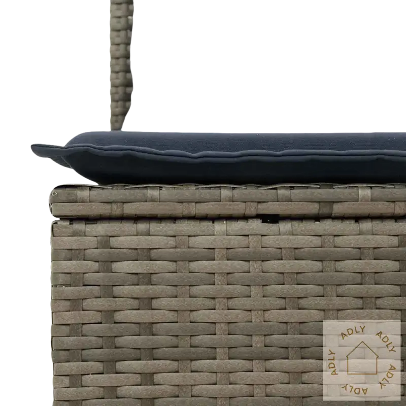 Woven utendørs møbler med puter, laget av grå materialer og pulverlakkert stål