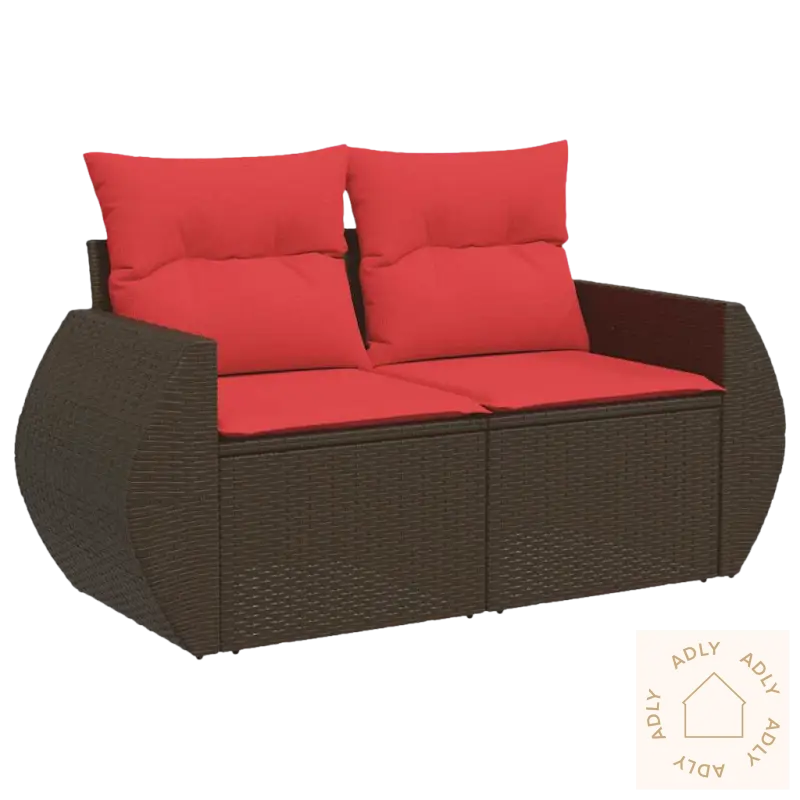 Brun wicker loveseat med røde puter, del av Hagesofasett med pulverlakkert stål