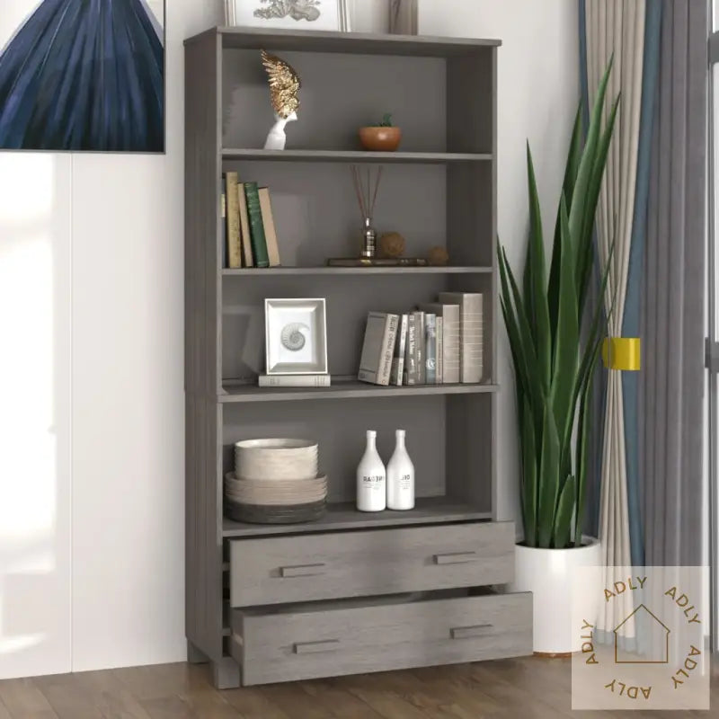 Highboard Hamar Heltre Furu Lysegrå