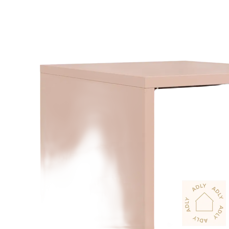 Pink metallskapskap som passer til industrielt nattbord og møbler til hjemmet