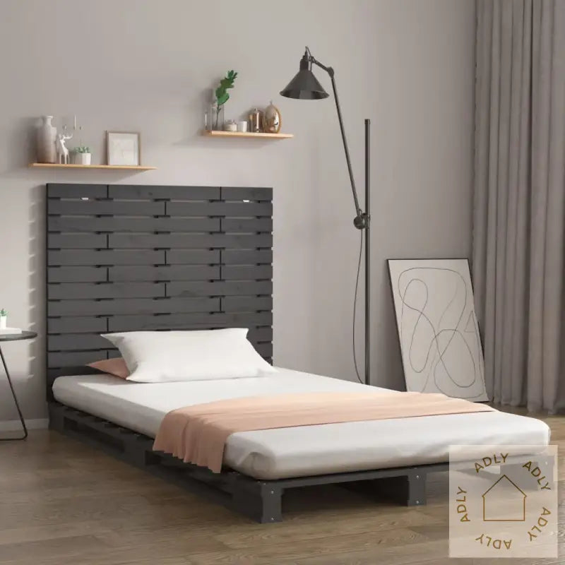 Veggmontert Hodegavl Grå 141X3X91,5 Cm Heltre Furu