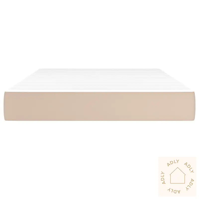 Komfortabel fjærmadrass med beige og hvit farge, perfekt for hagemøbler og slitesterkt kunstskinn
