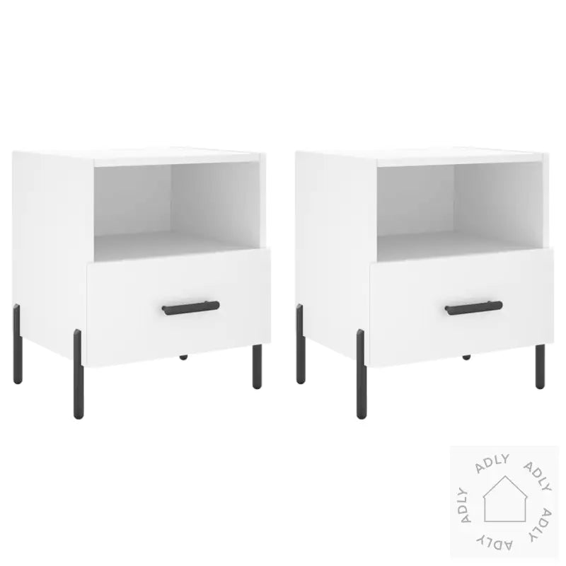 Moderne nattbord med romslig lagringsplass i slitesterkt treverk, perfekt for soverommet
