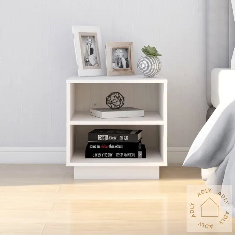 Nattbord 40X34X40 Cm Heltre Furu Hvit