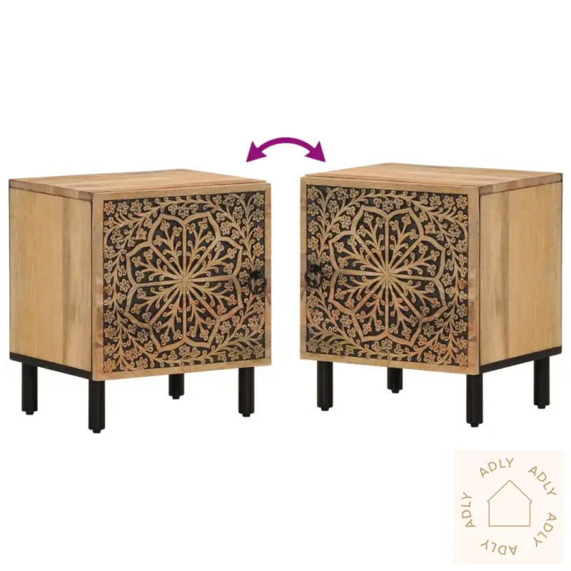To flotte heltre mango nightstands med elegante carvingdører, perfekt for retrostil