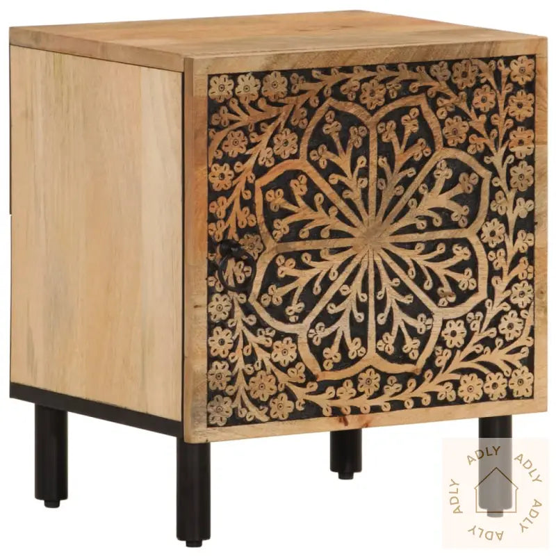 Heltre mango nattbord med elegante retrodetaljer og floral carving