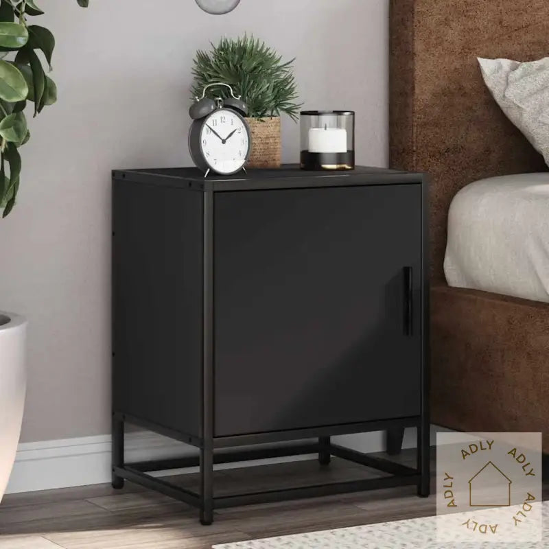 Nattbord Svart 40X31X50 Cm Heltre Furu Og Metall