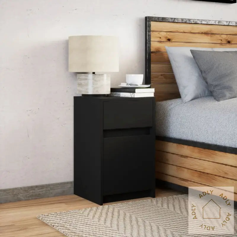 Nattbord Med Led Svart Konstruert Tre