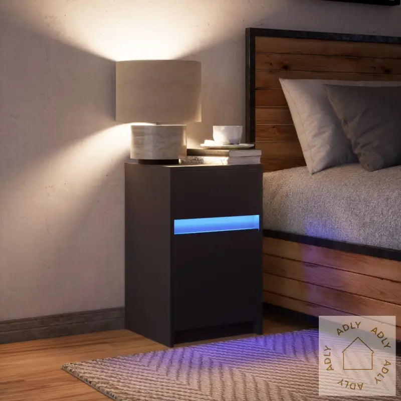Nattbord Med Led Svart Konstruert Tre