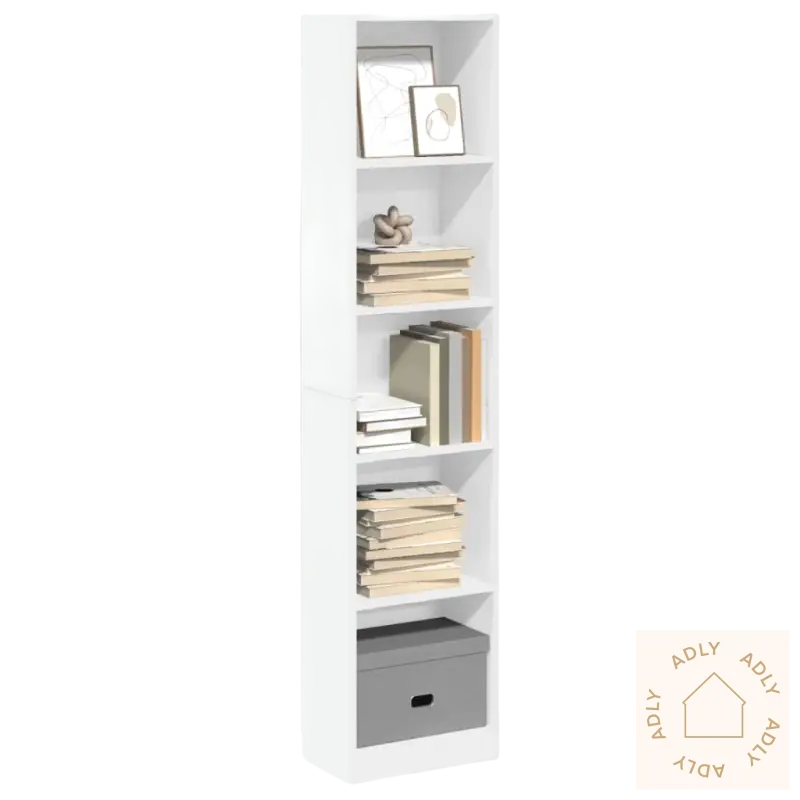 Praktisk bokhylle fra Dine Møbler med hvite hyller for hjemmet og hagemøbler