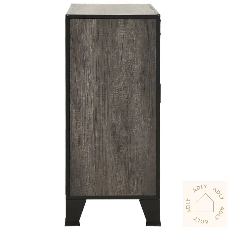 Gray wood-look skap fra Praktisk garderobeskap med industrielt preg til dine møbler