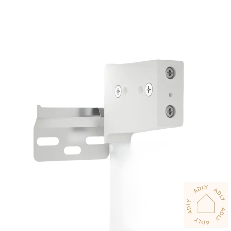 Hvitt skap med solid treverk og praktisk oppbevaringsskap for vegg