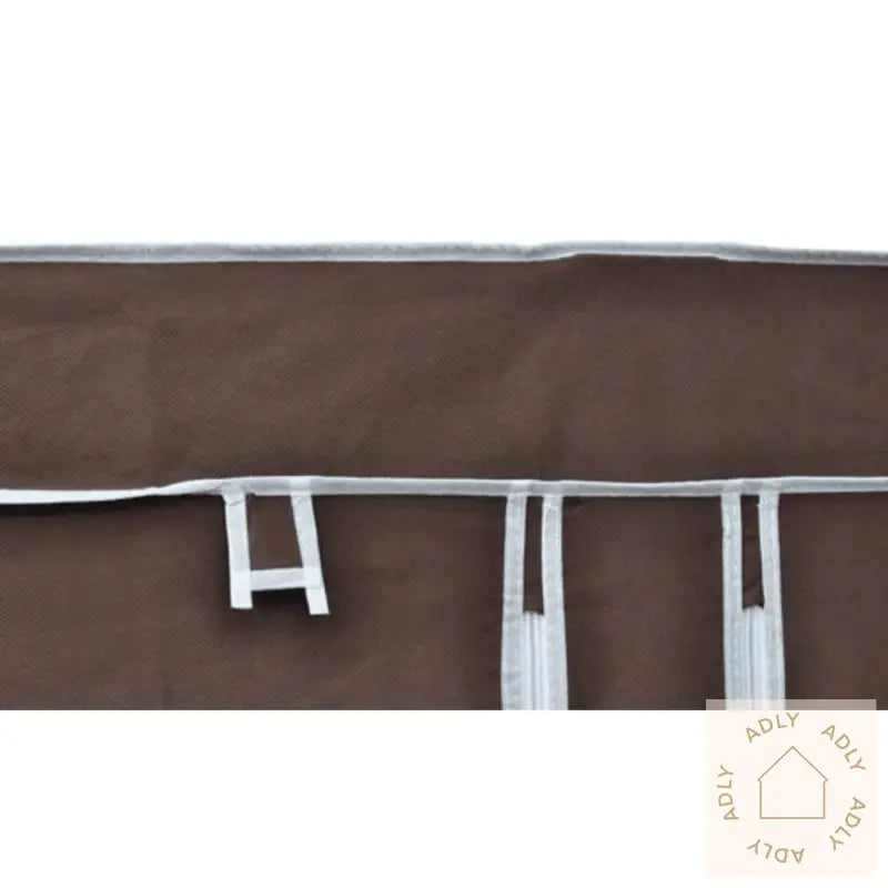 Garderobe Stoff Brun