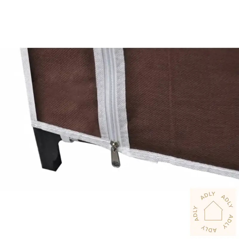 Garderobe Stoff Brun