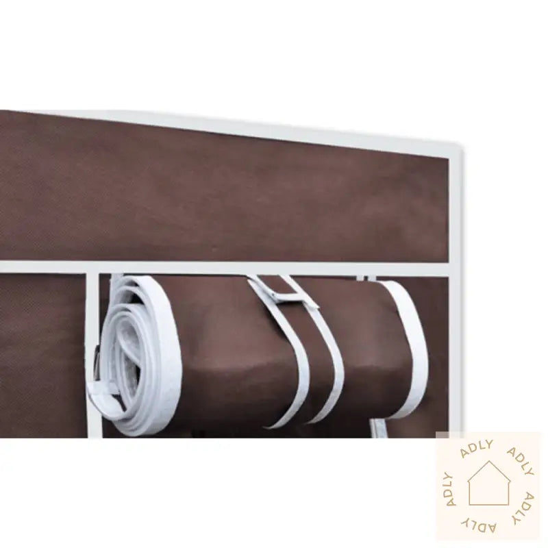 Garderobe Stoff Brun