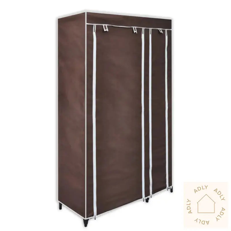 Garderobe Stoff Brun