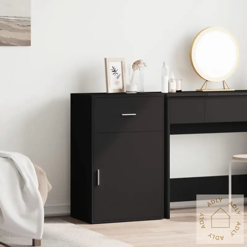 Oppbevaringsskap Svart 56,5X39X90 Cm Konstruert Tre