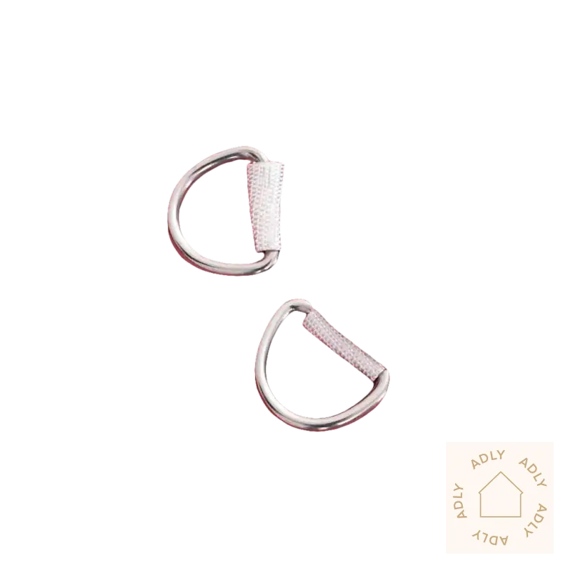 Redt solseil for hagemøbler med metallringer, passer perfekt til uteområdet