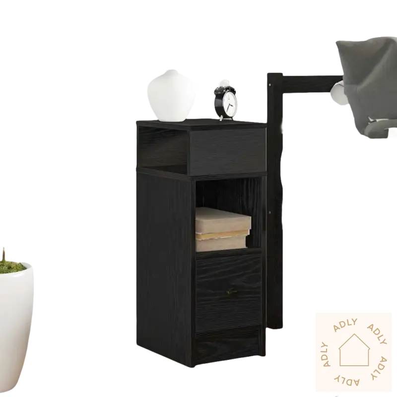 Stilrent nattbord med glatte overflaten og praktisk oppbevaring, perfekt som hagemøbler