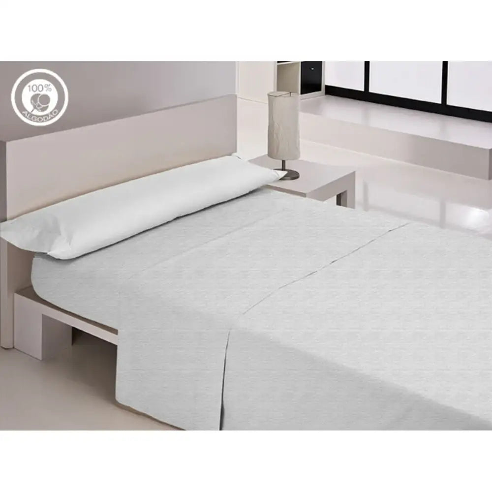 Hvit sengesett fra Topptrekk Happy Home LISOS COTTON for myke møbler