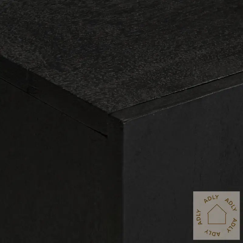 Materialer: Konstruert Tre, Heltre Mango, Messing