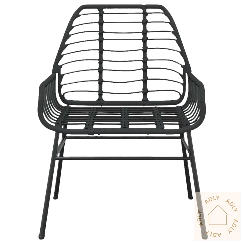 Black rattan stol i spisestuesett med herdet glass og pulverlakkert stål